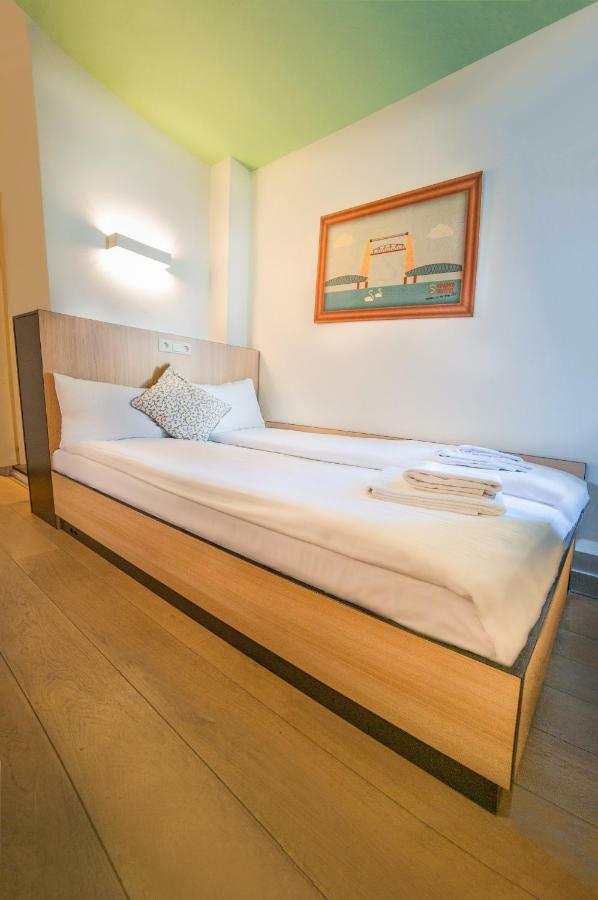 Sparks Hostel Ротердам Екстериор снимка